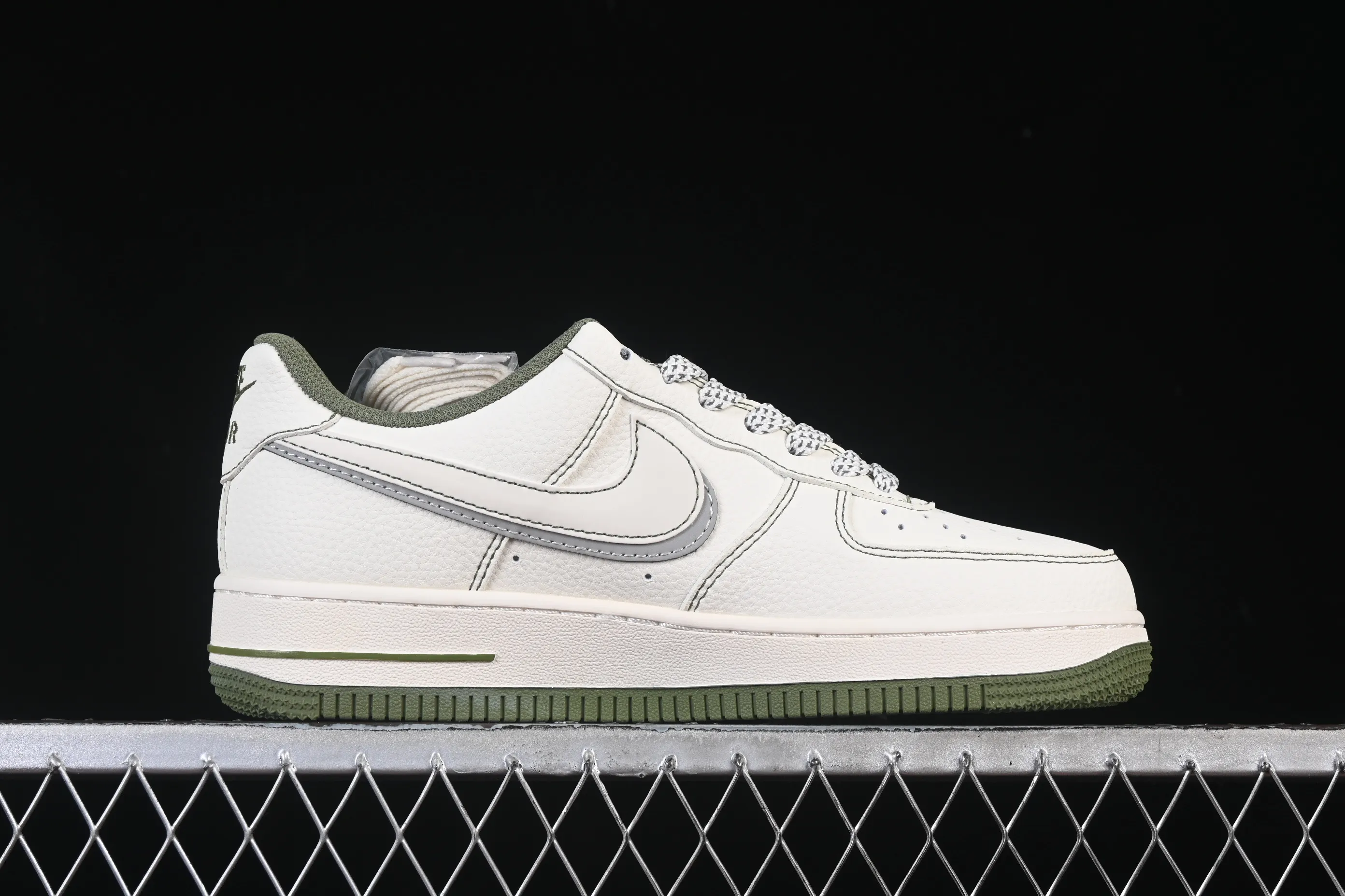 All categories Nk Air Force 1 Air Force series Nk Air Force 1 Low Air Force low top Nike Air Force 1'07 Low Burberry co-branded Mi Army green electric embroidery Air Force 1 low top casual sneakers JP8028-003